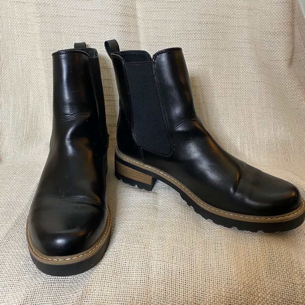 Black Chelsea boots